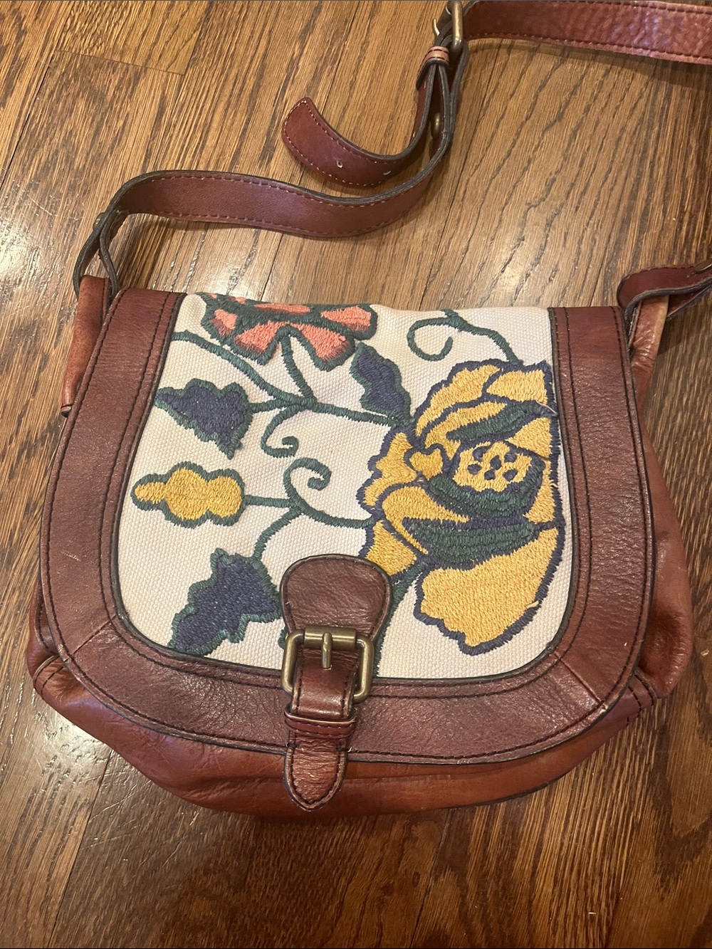 Fossil vintage  Brown Leather Crossbody with Yellow Floral Embroidery